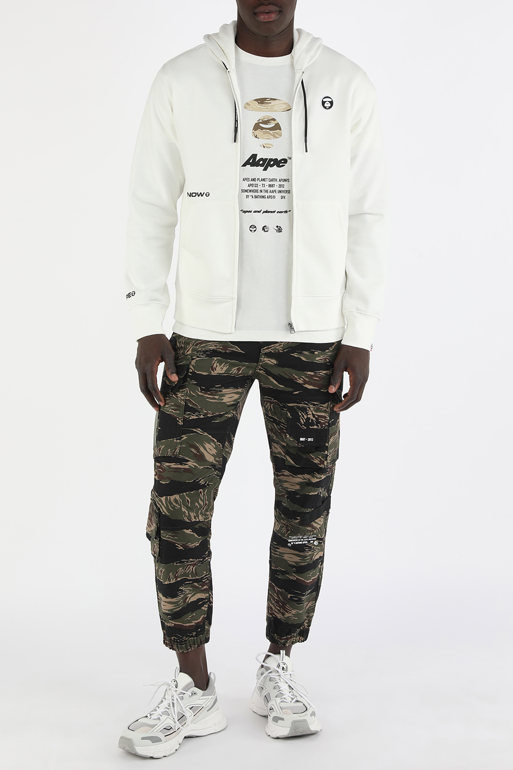 קפוצ'ון מרוכסן בצבע קאמל